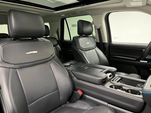Used 2025 Ford Expedition Platinum AWD/4WD image 59