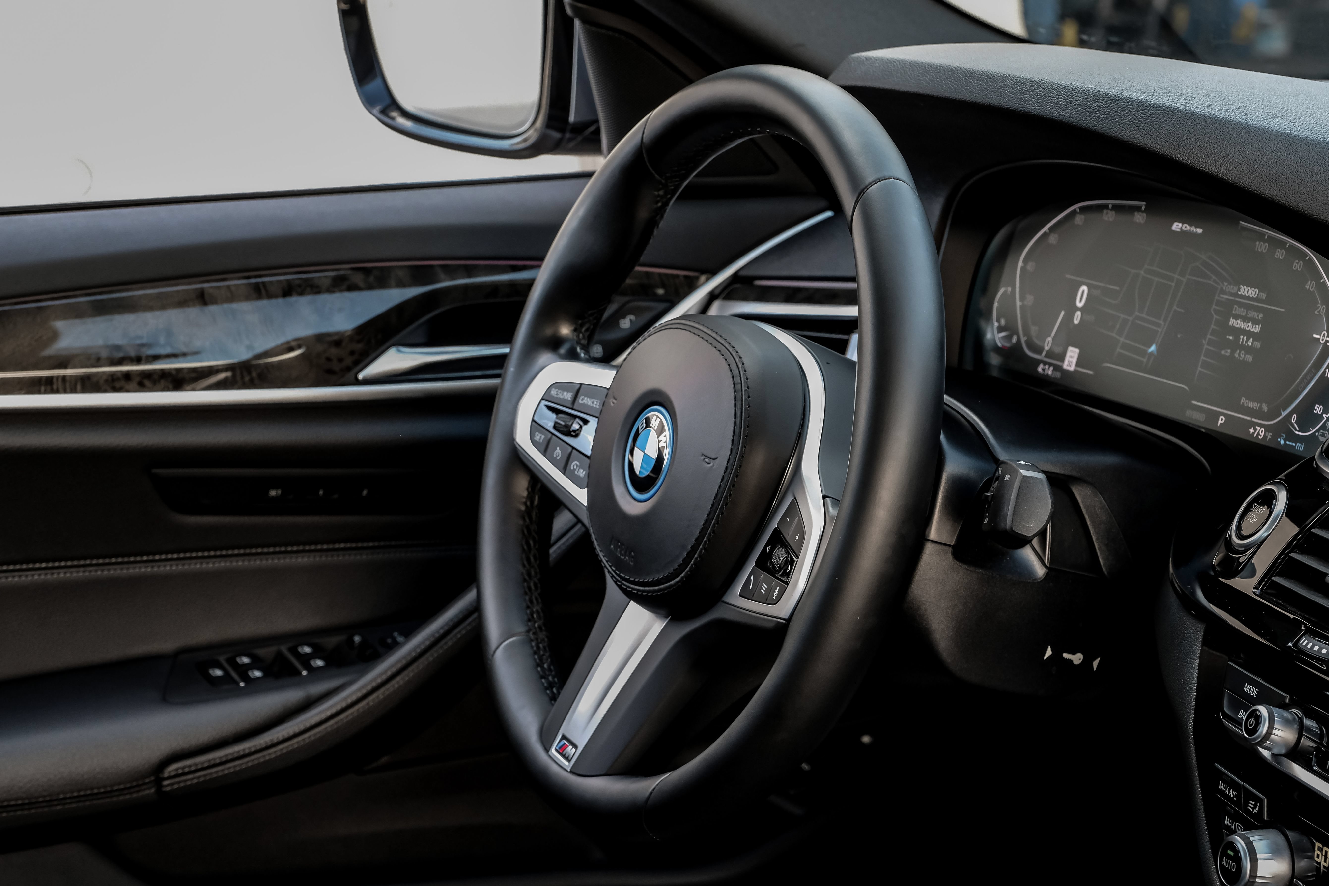 Used 2022 BMW 530e w/ M Sport Package RWD image 14