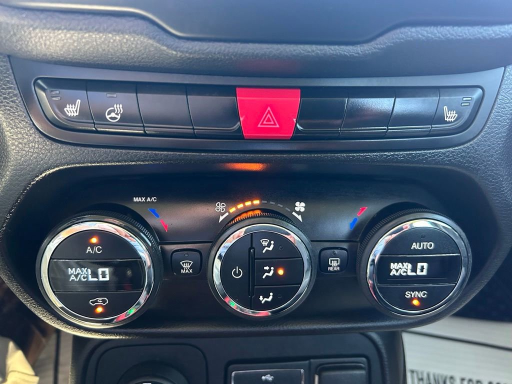 Used 2017 Jeep Renegade Trailhawk AWD/4WD image 27