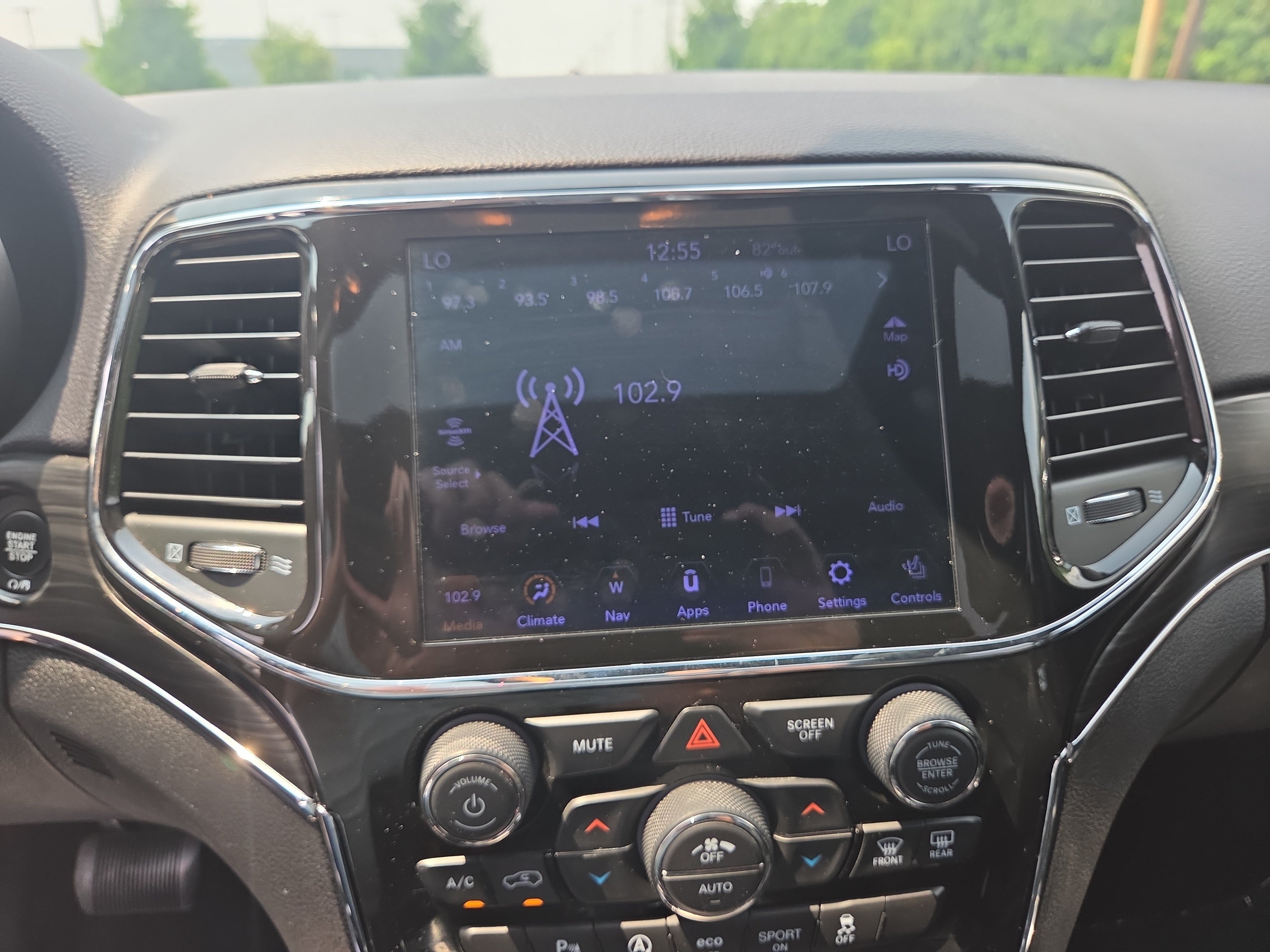 Used 2021 Jeep Grand Cherokee Limited AWD/4WD image 6