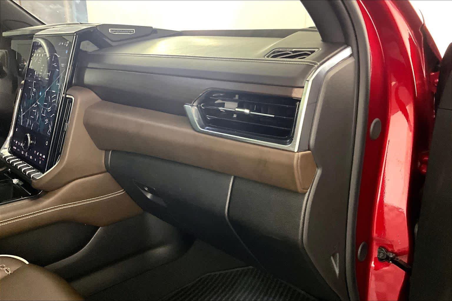 Used 2025 GMC Yukon XL Denali Ultimate w/ LPO, Floor Liner Package AWD/4WD image 18