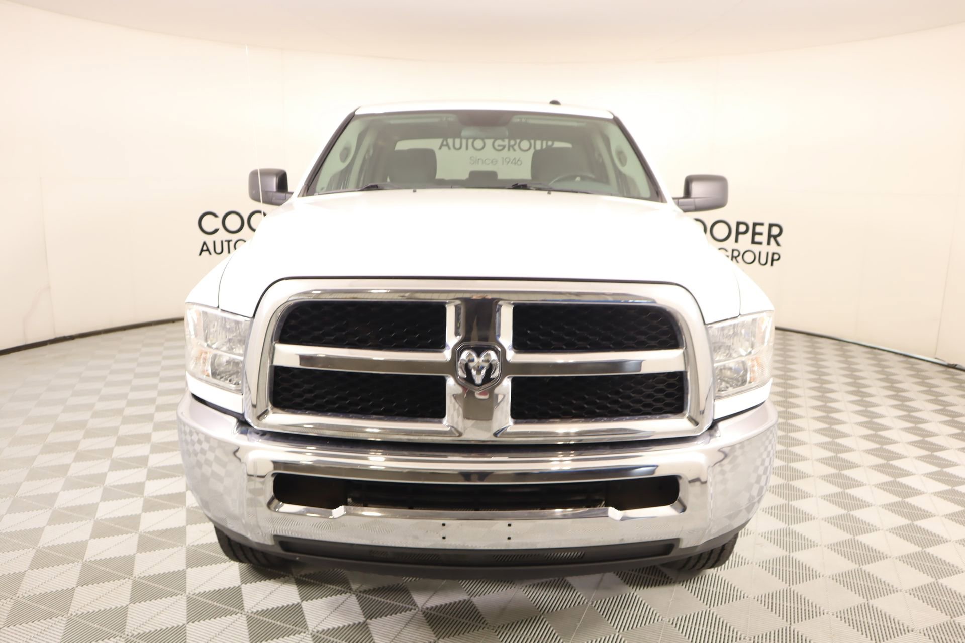 Used 2018 RAM 2500 Tradesman w/ Chrome Appearance Group image 8