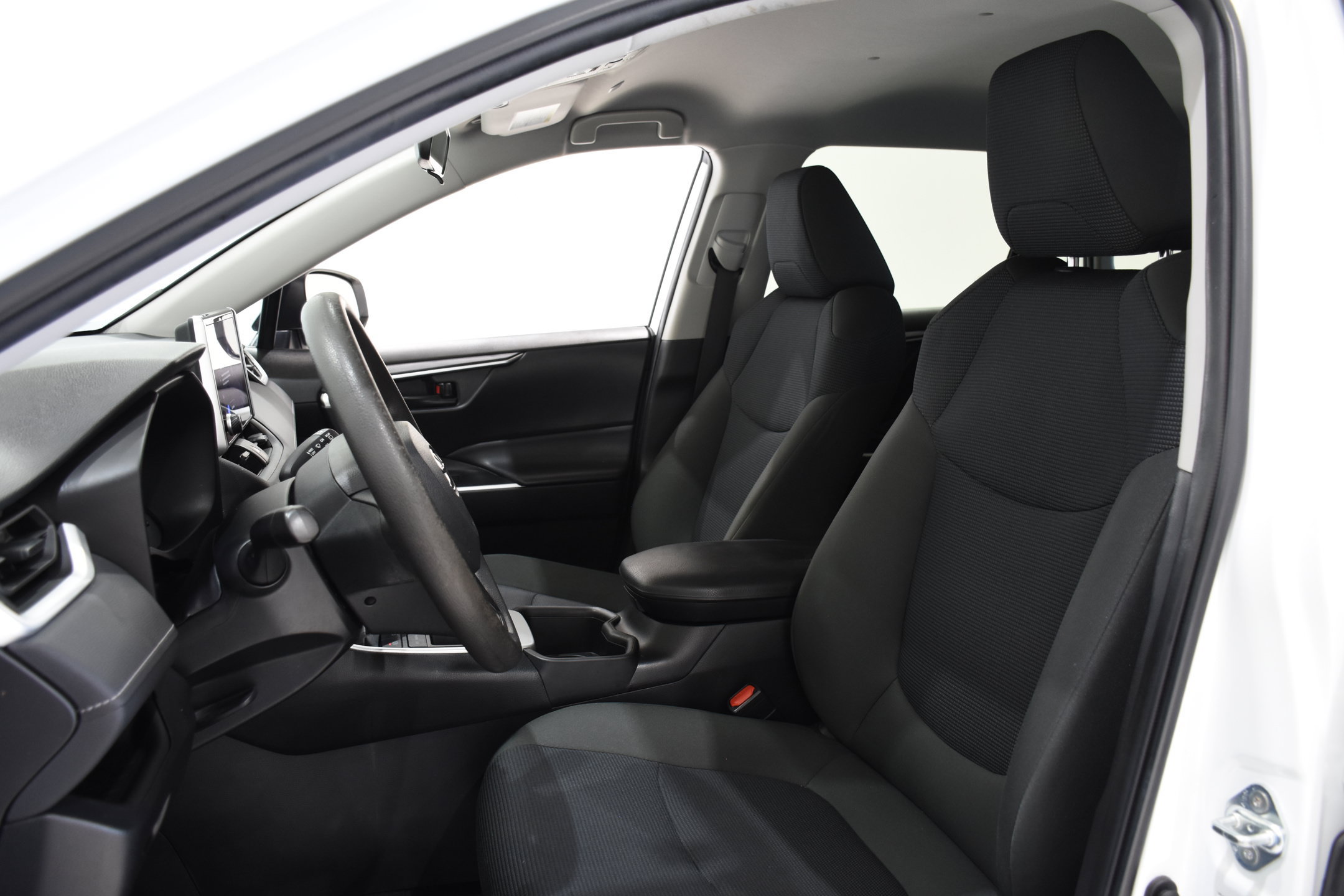 Used 2023 Toyota RAV4 LE FWD image 22