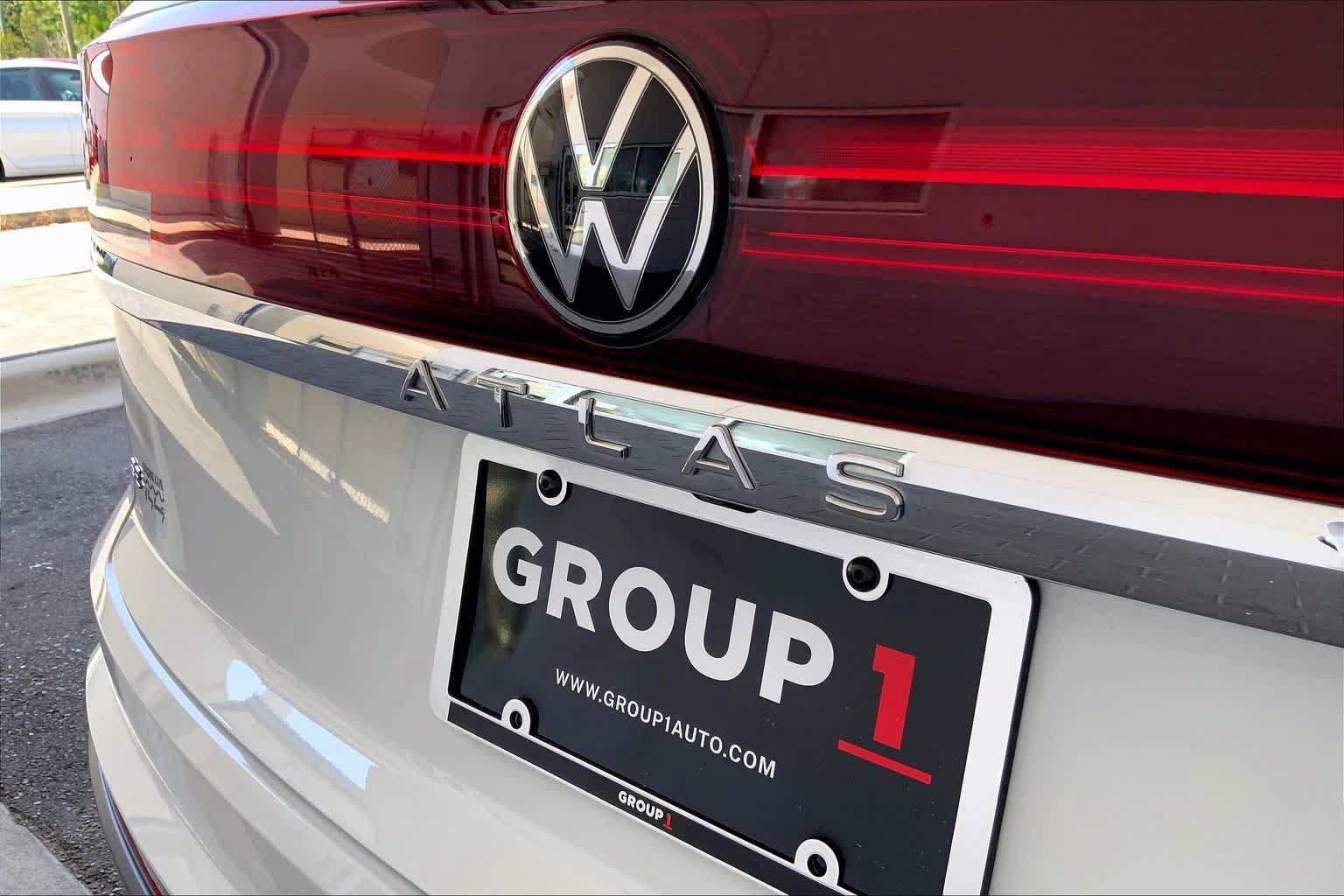 Used 2024 Volkswagen Atlas Cross Sport SE w/ Panoramic Sunroof Package FWD image 33
