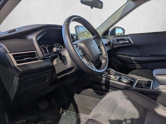 Used 2024 Mitsubishi Outlander SE image 10