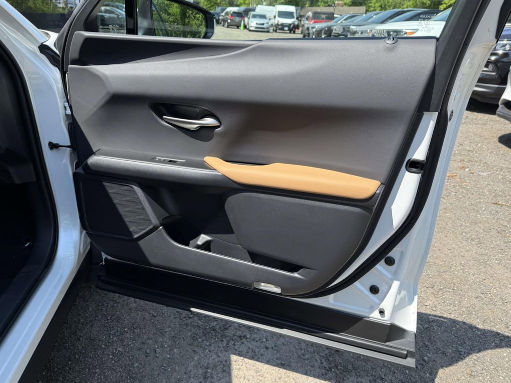 Used 2025 Lexus UX 300h AWD w/ Accessory Package (Z1) image 7