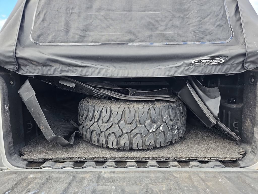 Used 2017 GMC Canyon SLT w/ Driver Alert Package image 16