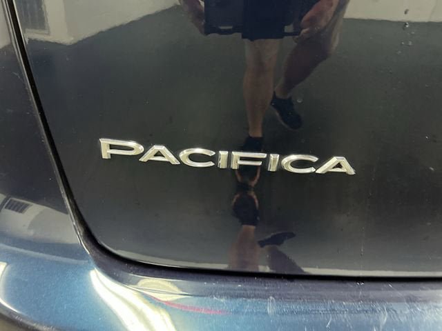 Used 2023 Chrysler Pacifica Touring-L FWD image 31
