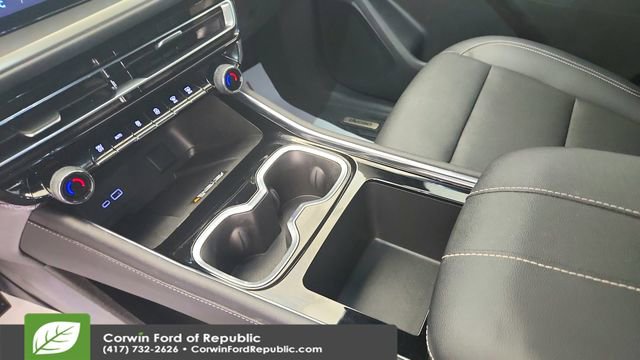 Used 2025 Chevrolet Traverse LT w/ Midnight/Sport Edition image 15