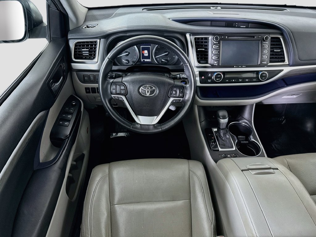 Used 2018 Toyota Highlander Limited AWD/4WD image 4