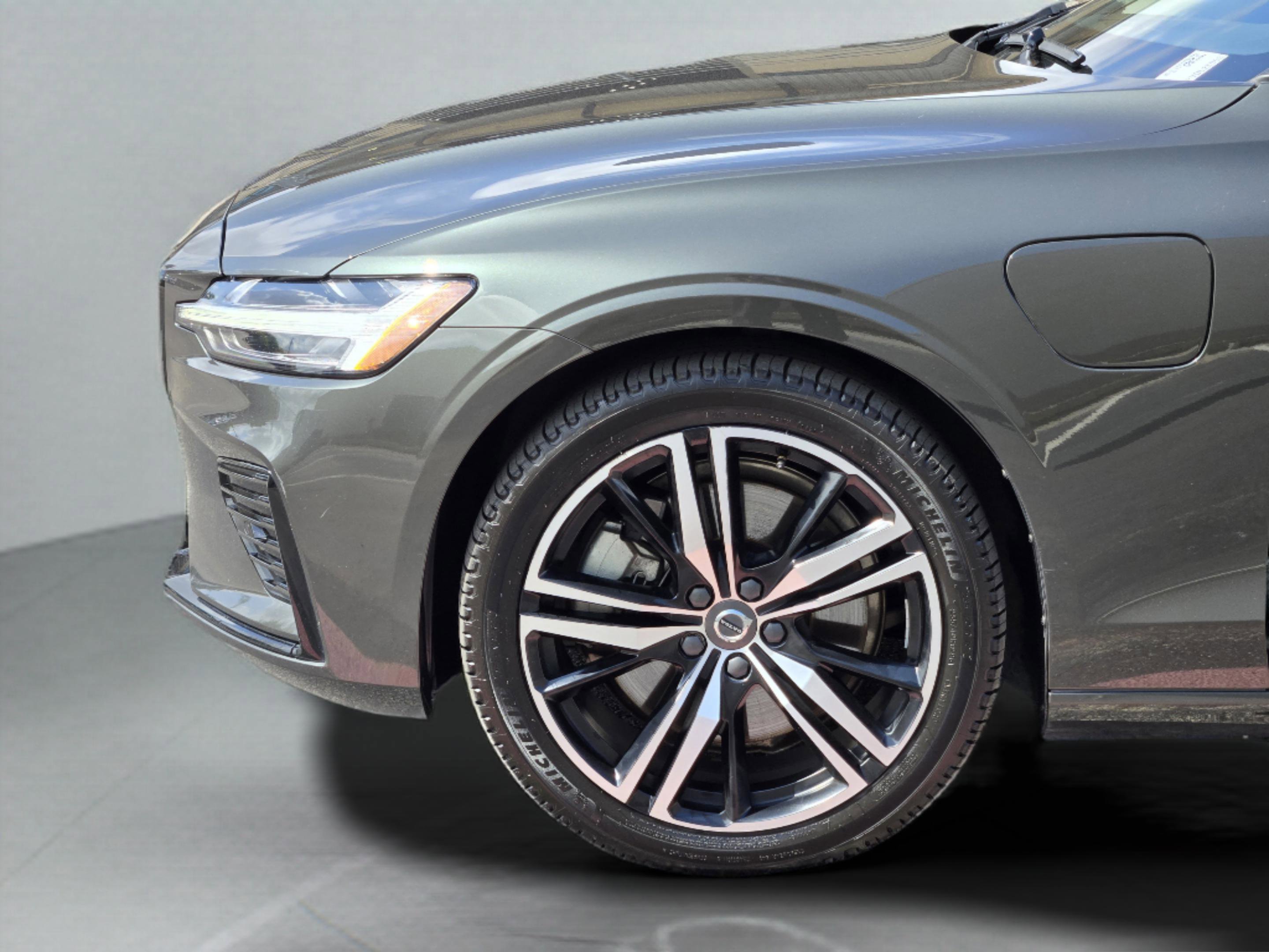 Used 2022 Volvo S60 T8 R-Design Expression w/ Premium Package image 35