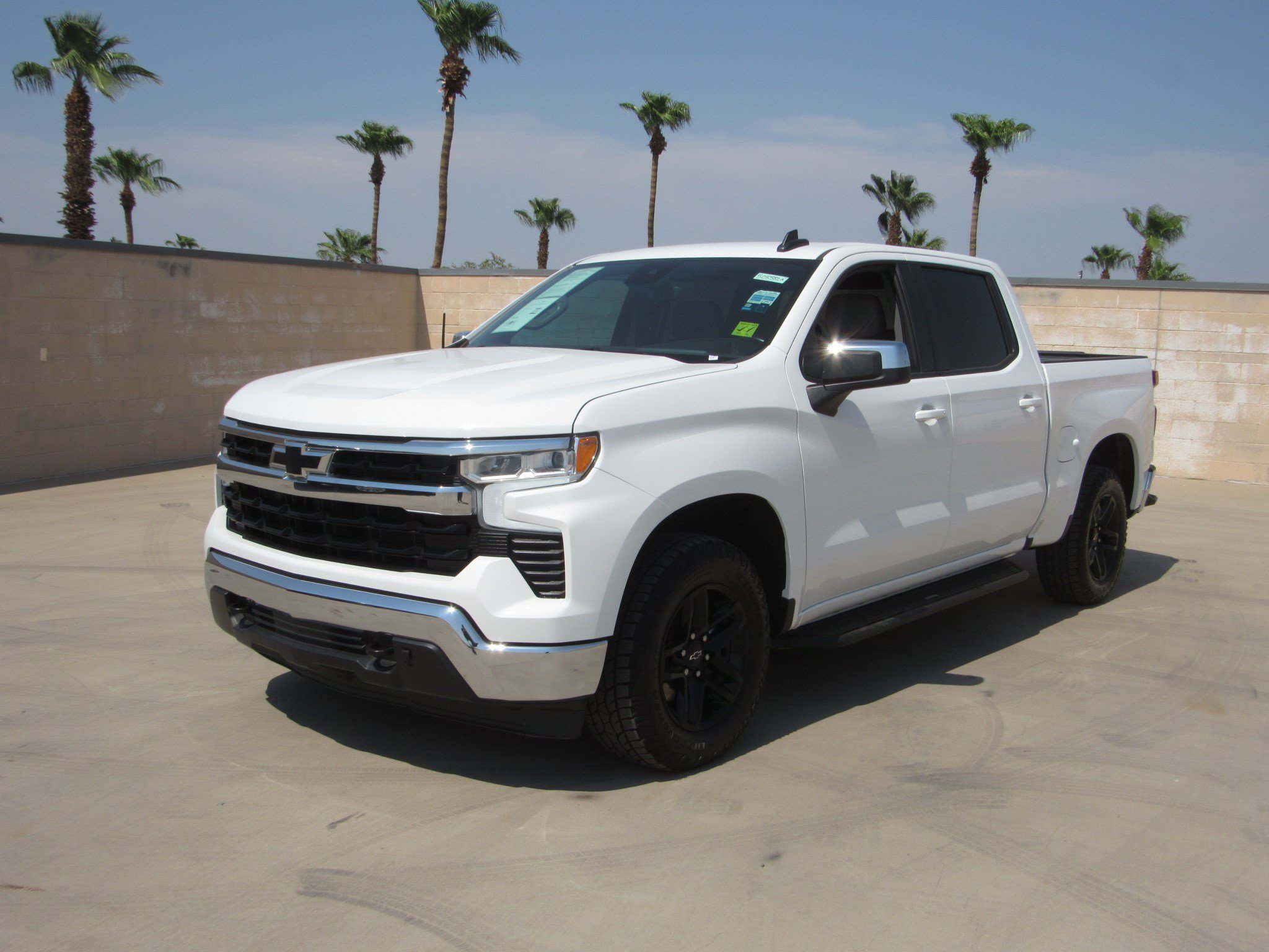Used 2022 Chevrolet Silverado 1500 LT w/ Z71 Off-Road Package AWD/4WD image 1
