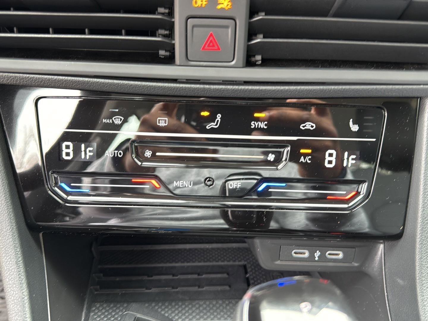 Certified 2025 Volkswagen Jetta SE image 16