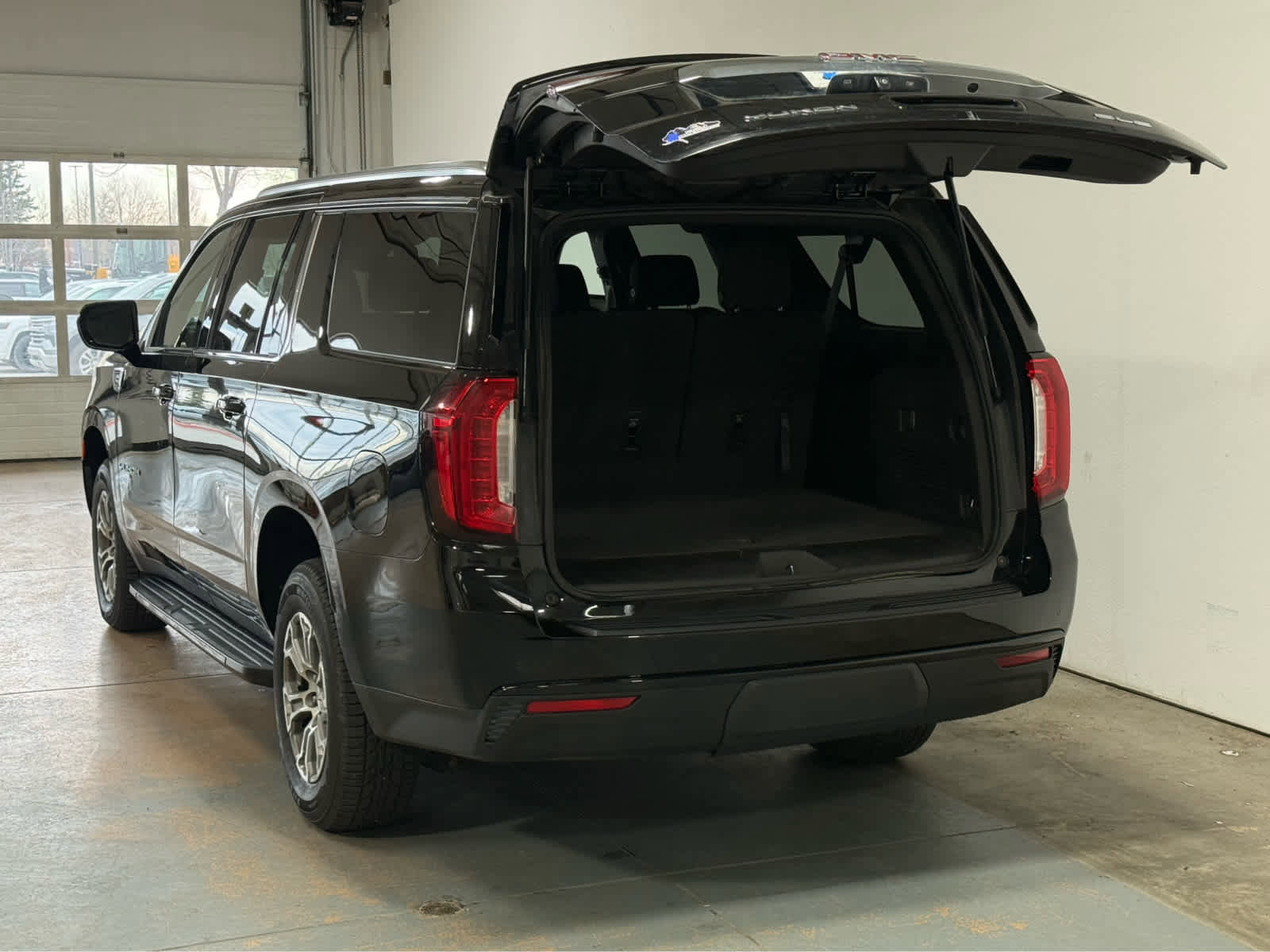 Certified 2024 GMC Yukon XL SLE w/ Max Trailering Package AWD/4WD image 4