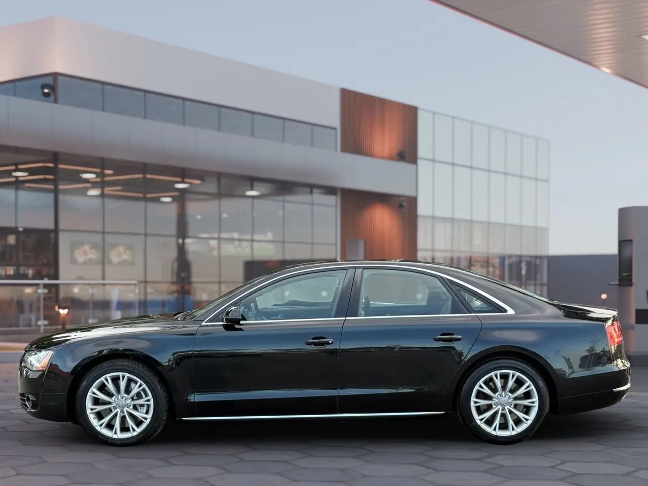 Used 2012 Audi A8 4.2 image 3