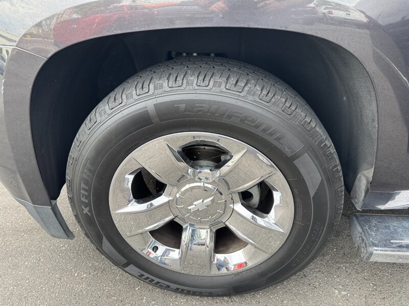 Used 2017 Chevrolet Tahoe LT w/ LT Signature Package RWD image 6