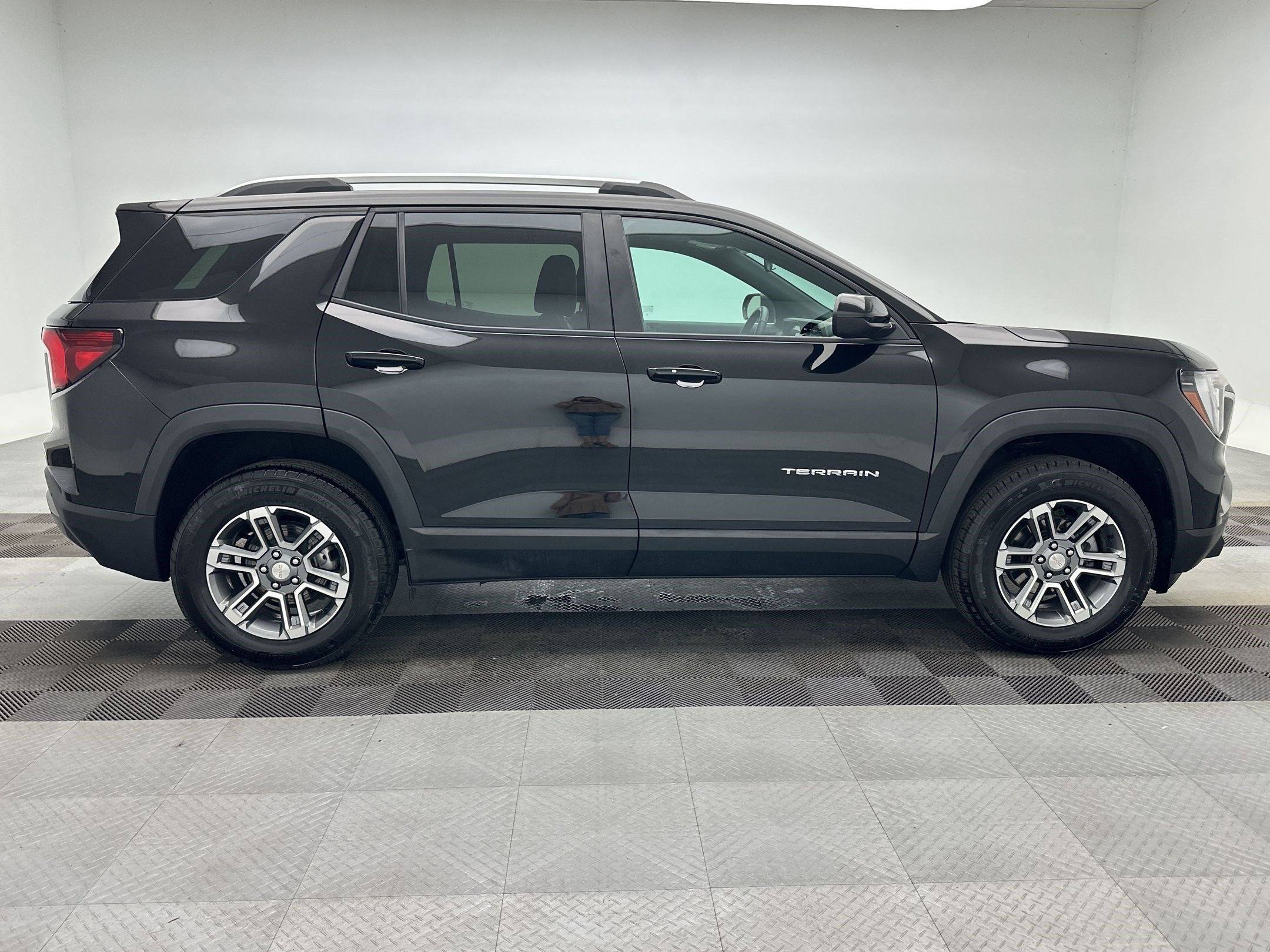 Certified 2025 GMC Terrain Elevation w/ Elevation Premium Package AWD/4WD image 8