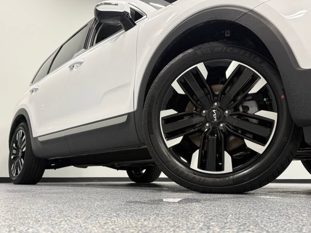 Used 2024 Kia Telluride SX w/ Towing Package AWD/4WD image 3
