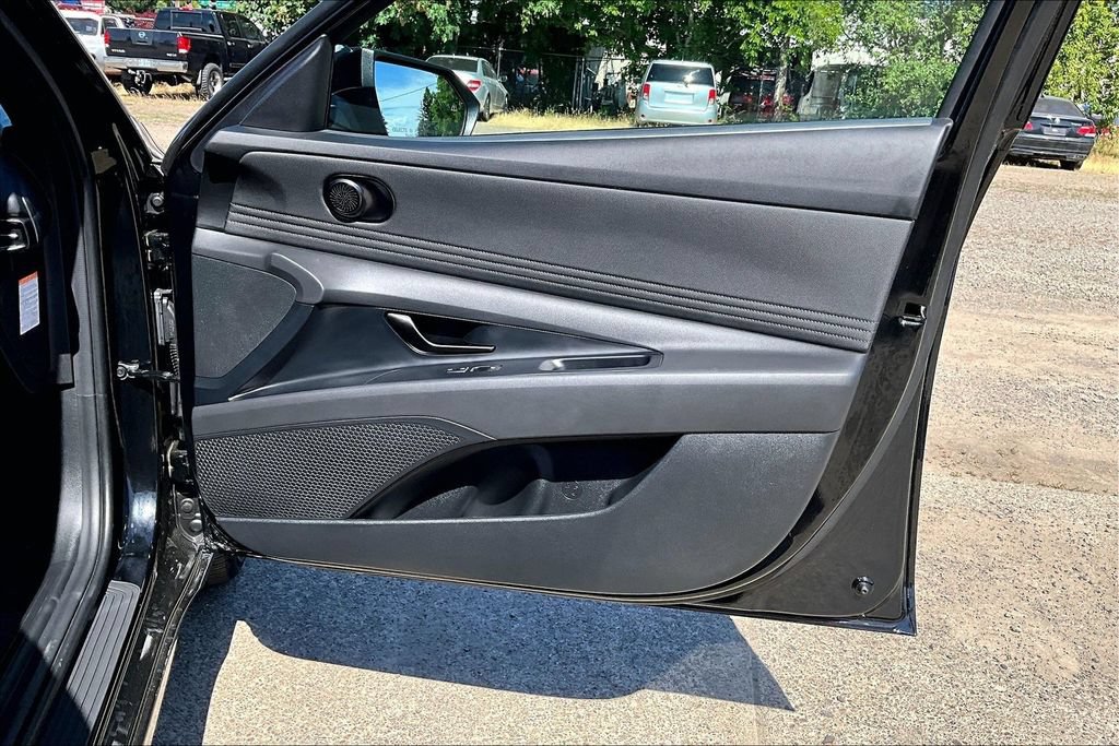Used 2025 Hyundai Elantra SEL FWD image 23
