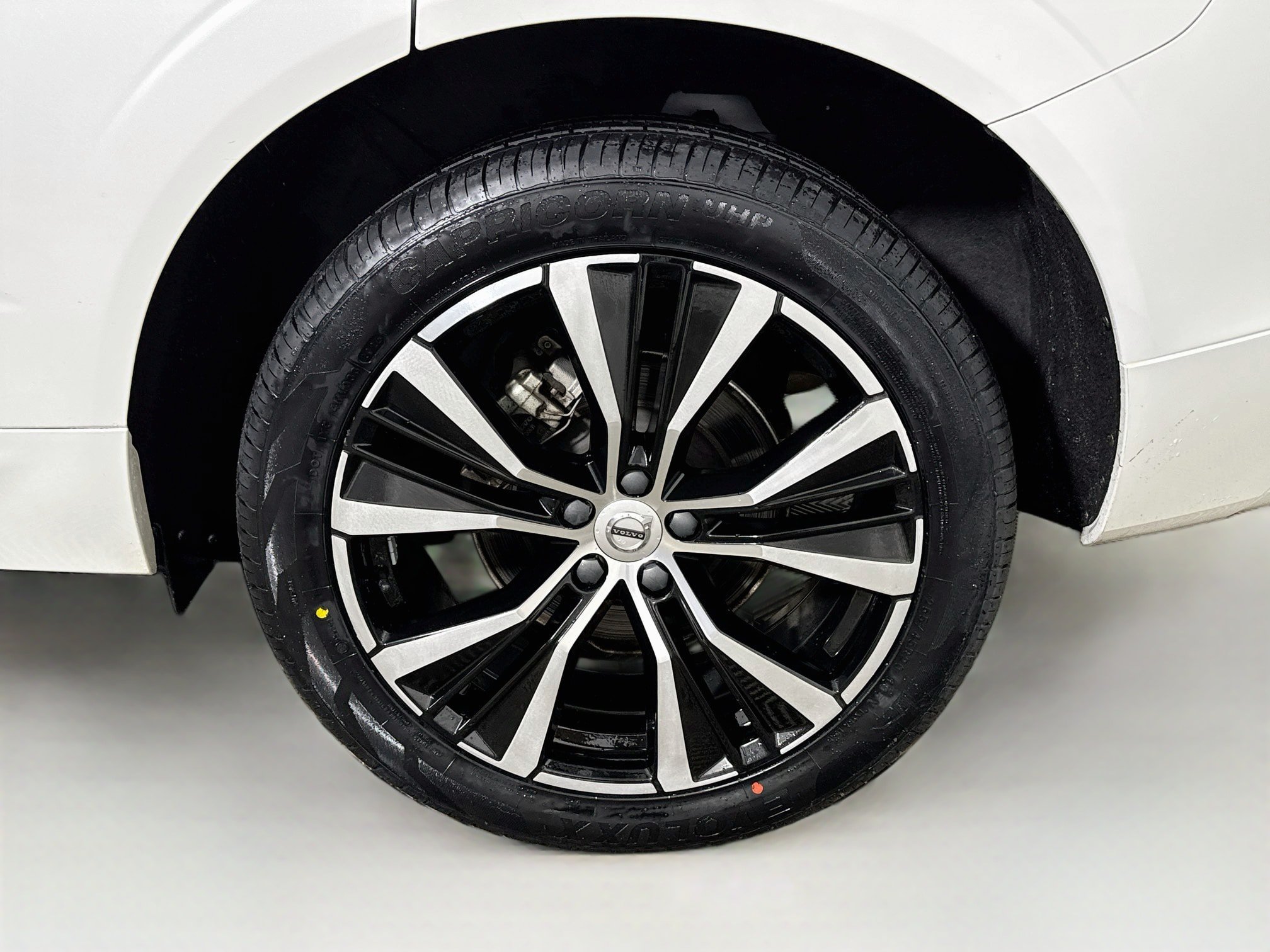 Used 2024 Volvo XC60 B5 Plus w/ Protection Package Premier AWD/4WD image 24