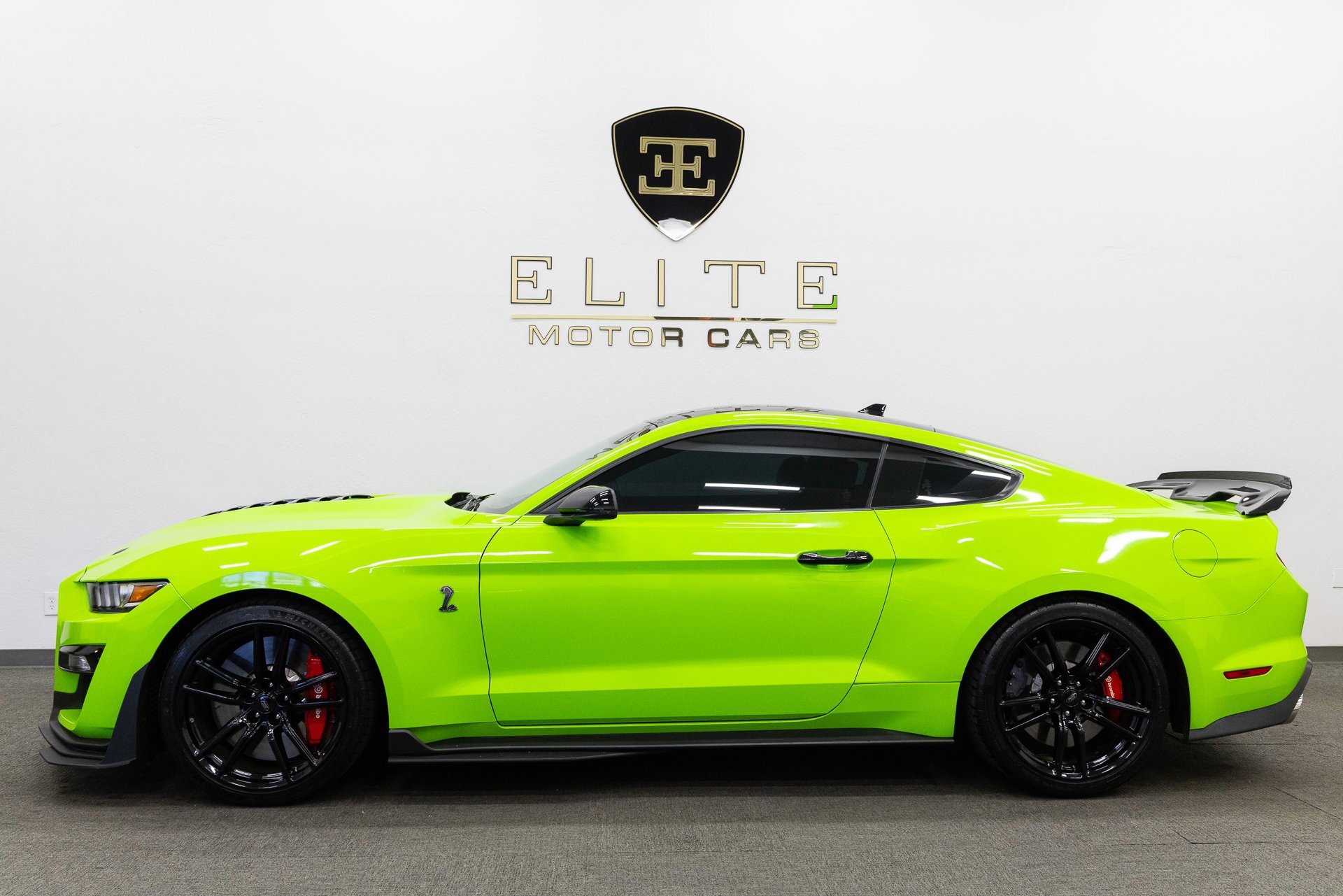 Used 2021 Ford Mustang Shelby GT500 w/ Technology Package image 2