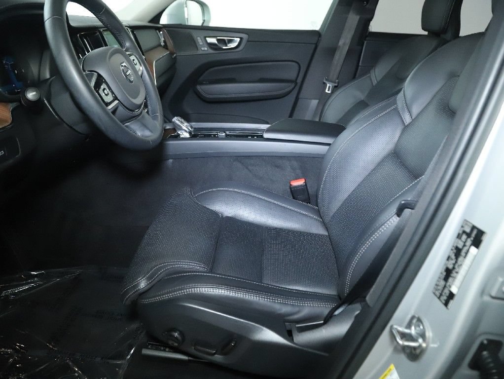 Used 2023 Volvo XC60 B5 Ultimate w/ Climate Package AWD/4WD image 19