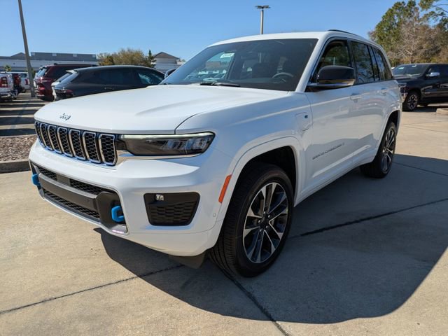 New 2025 Jeep Grand Cherokee Overland w/ Trailer Tow Package AWD/4WD image 8