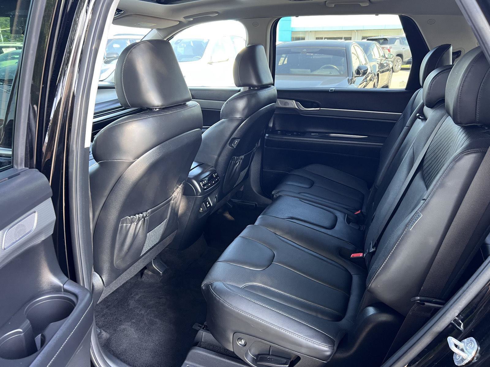 Used 2024 Hyundai Palisade SEL FWD image 17