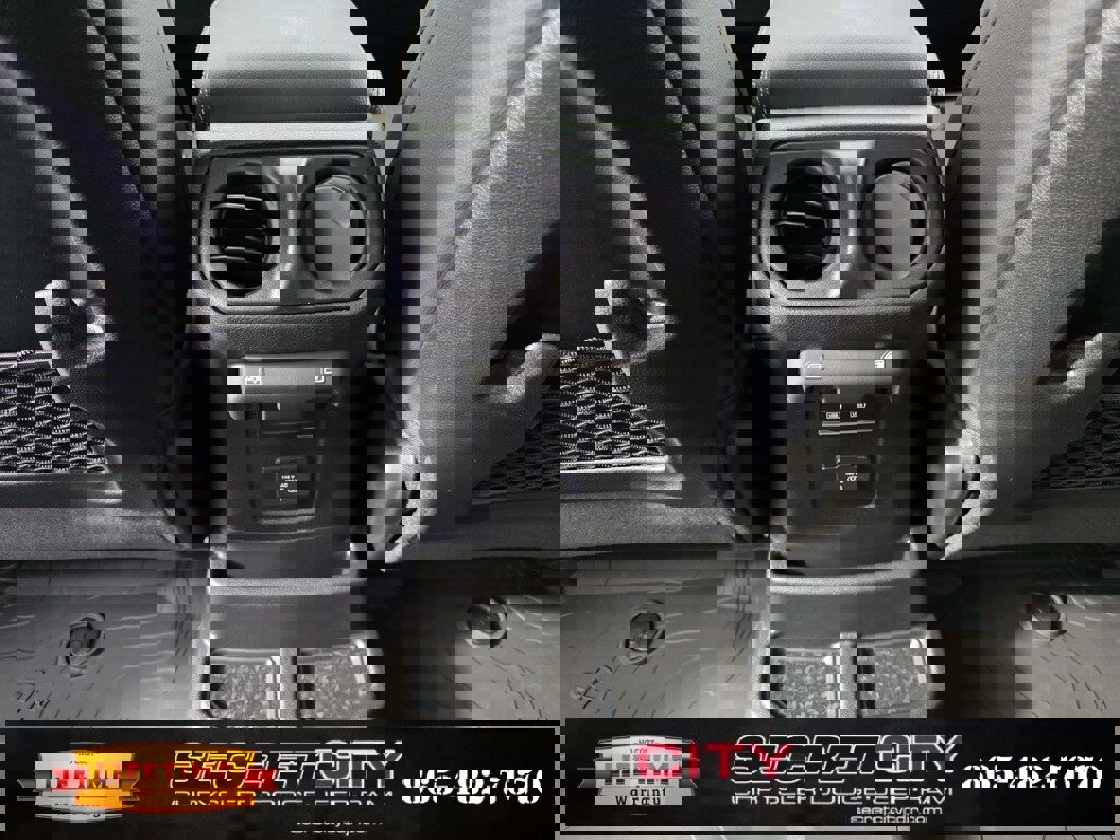 New 2025 Jeep Wrangler Unlimited Sahara image 28