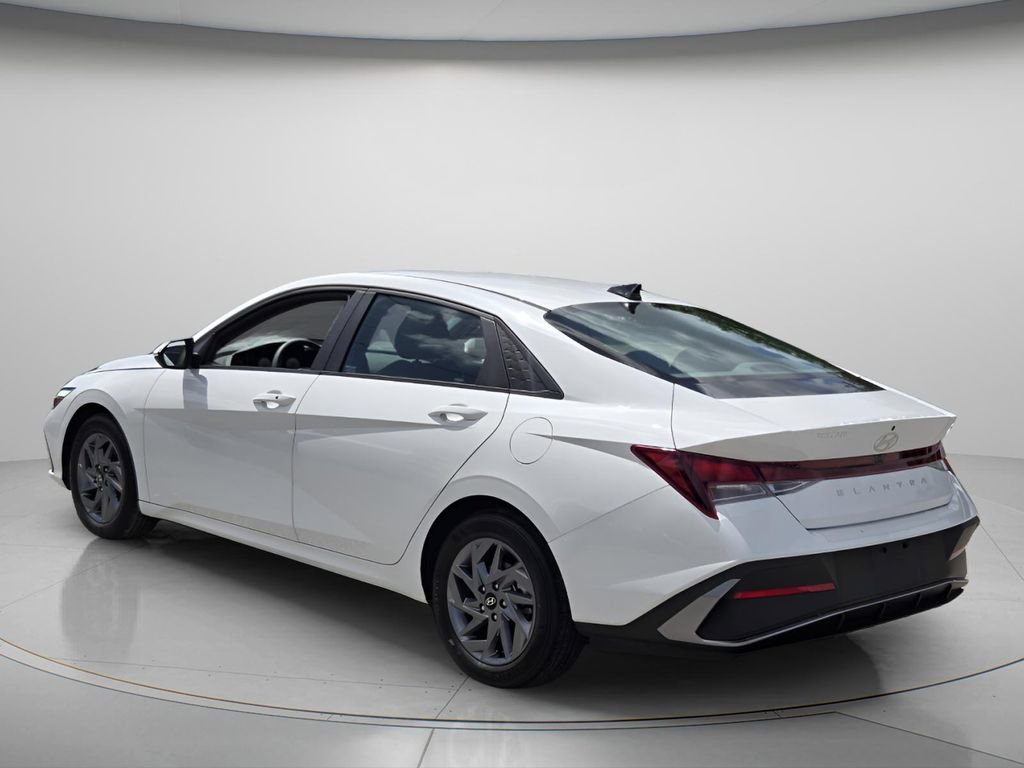 Certified 2024 Hyundai Elantra SEL FWD image 8