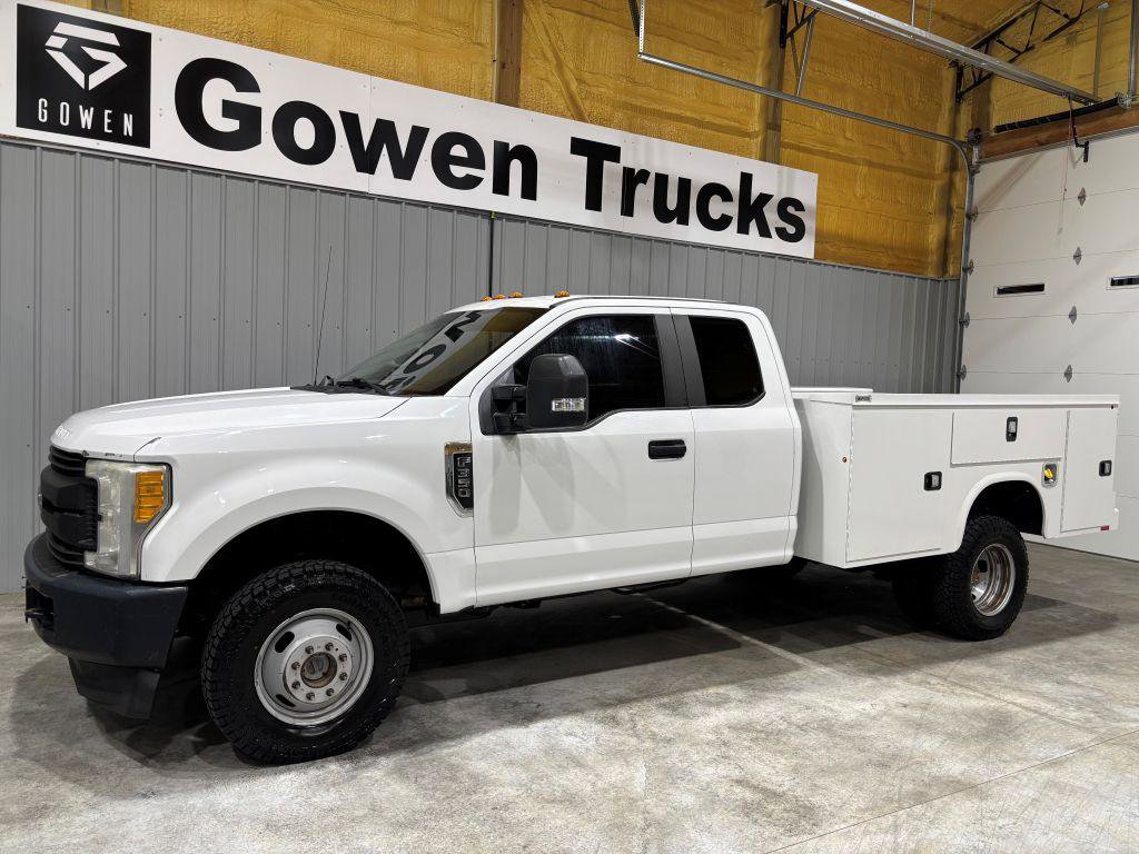 Used 2017 Ford F350 XL w/ Power Equipment Group AWD/4WD image 4