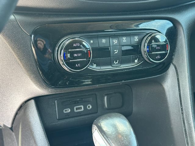 Used 2020 Buick Encore GX Essence w/ Experience Buick Package FWD image 26