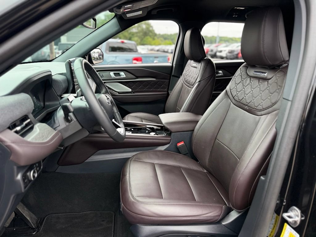 Used 2026 Ford Explorer Platinum w/ LUX Leather Package AWD/4WD image 15
