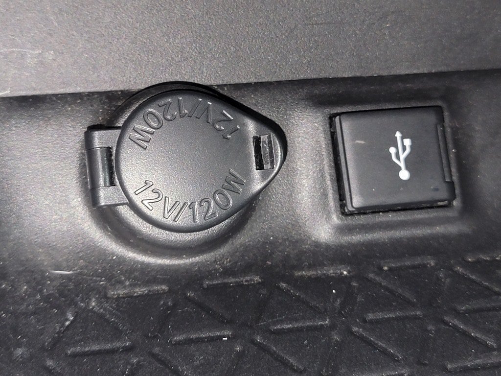 Used 2022 Toyota RAV4 XLE w/ Convenience Package FWD image 23