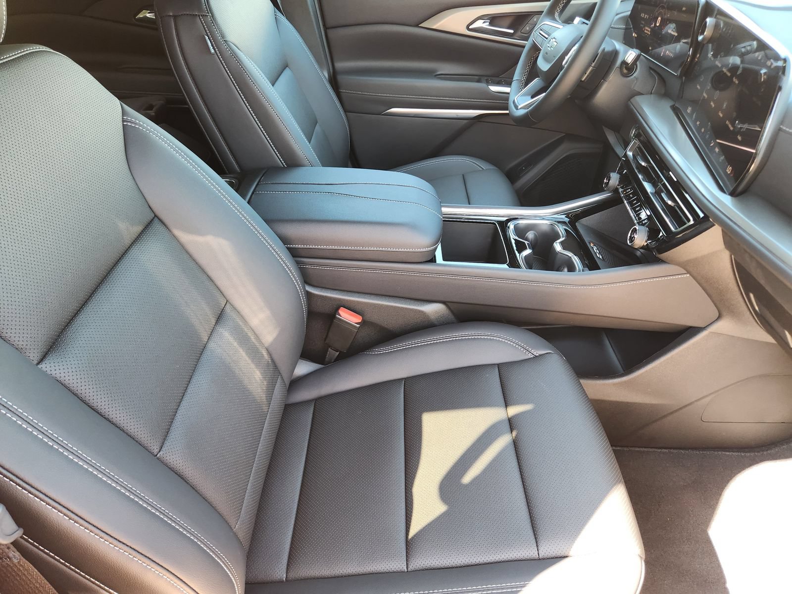 New 2026 Chevrolet Traverse LT w/ Midnight/Sport Edition FWD image 13