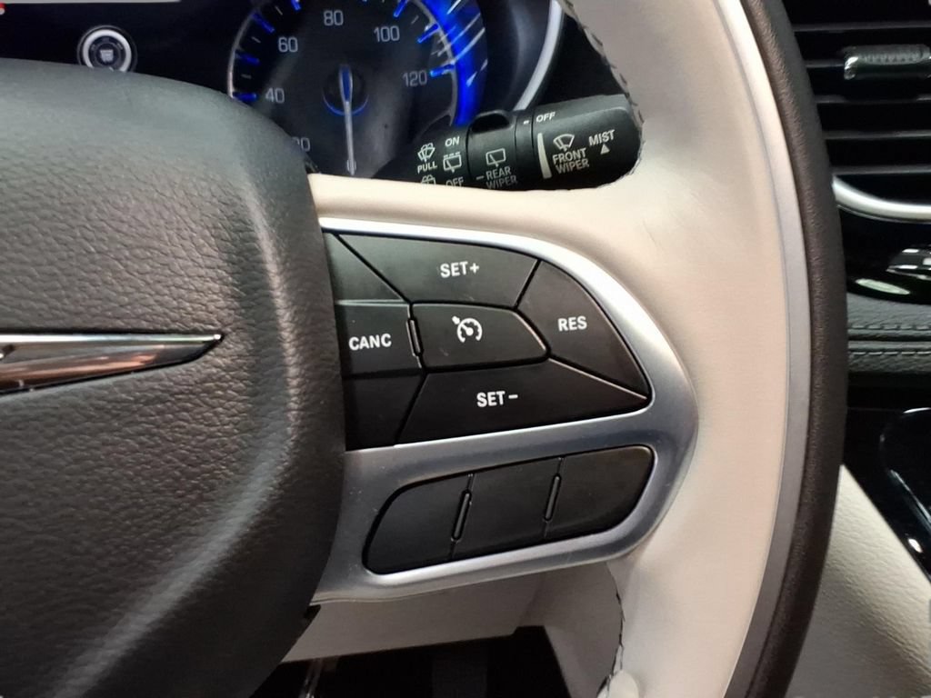 Used 2020 Chrysler Pacifica Limited FWD image 24