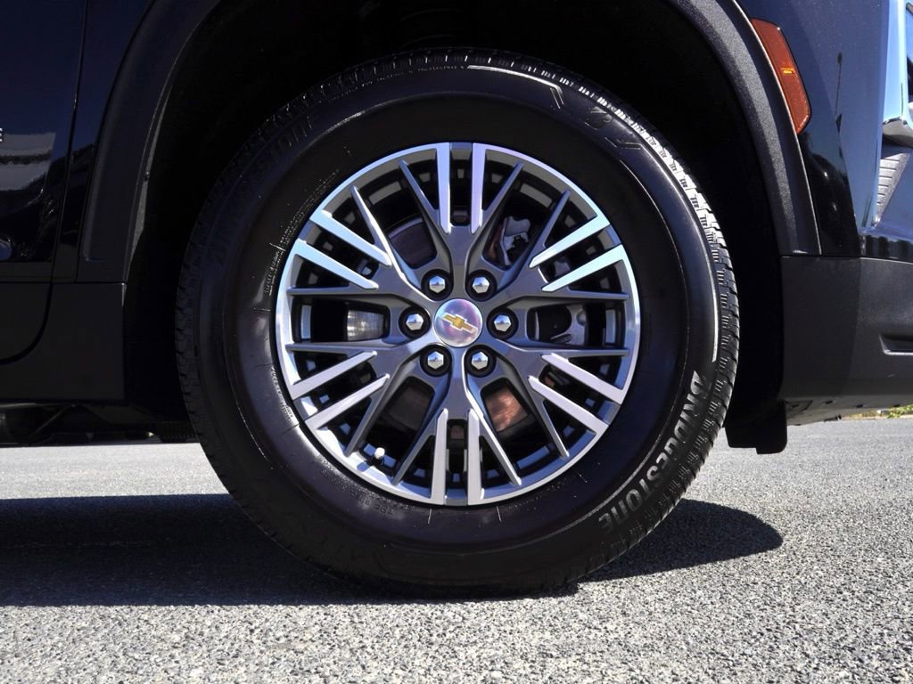 Used 2025 Chevrolet Traverse LT w/ Driver Confidence Package image 10