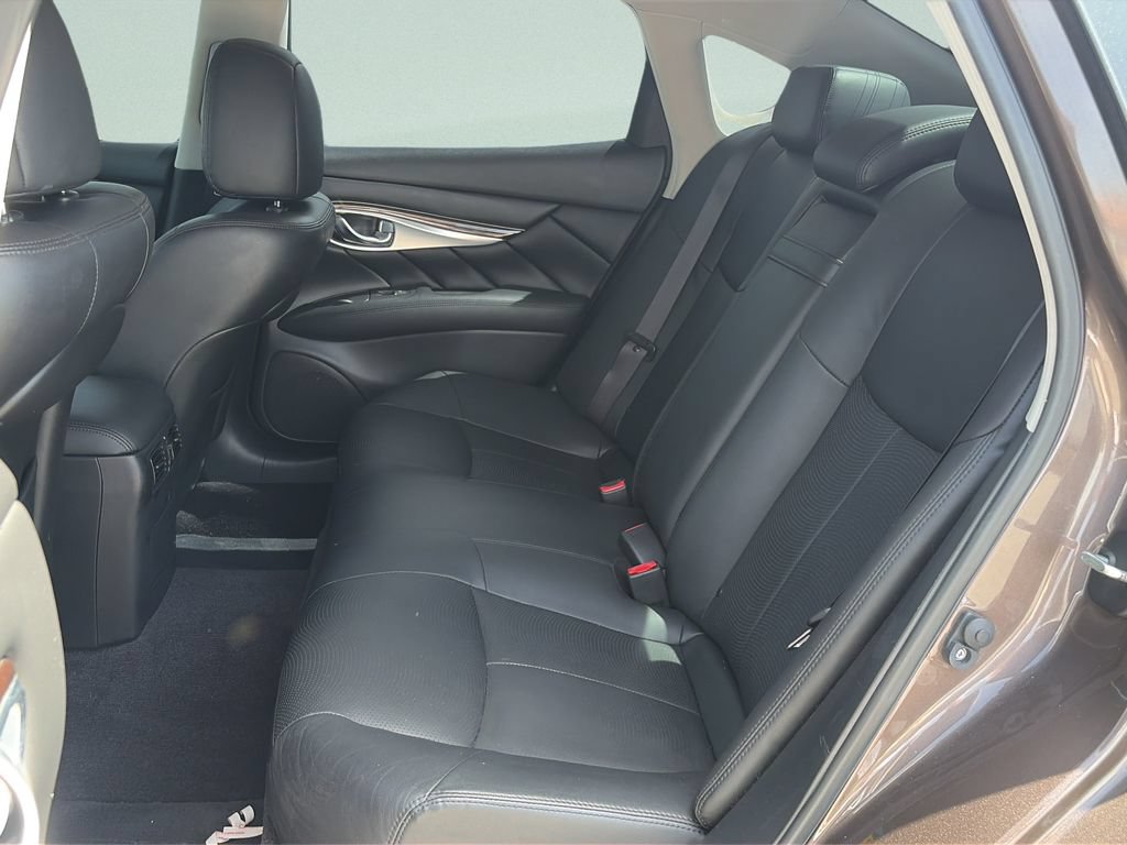 Used 2019 INFINITI Q70 Luxe AWD/4WD image 9