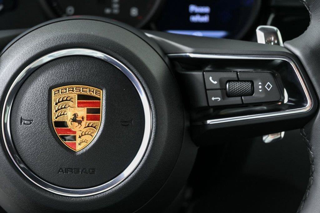 Used 2026 Porsche Macan AWD/4WD image 11