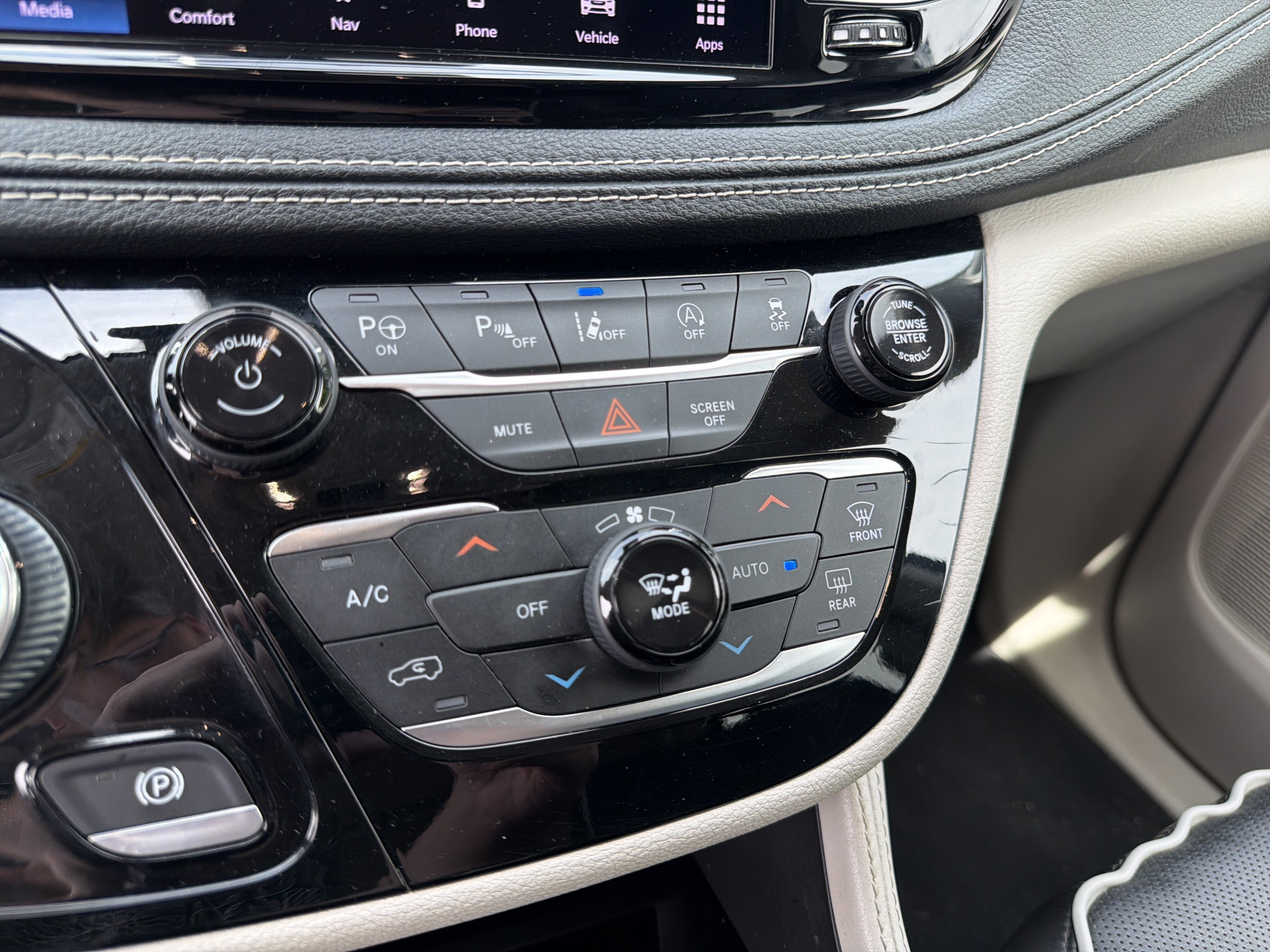 Used 2022 Chrysler Pacifica Limited FWD image 41