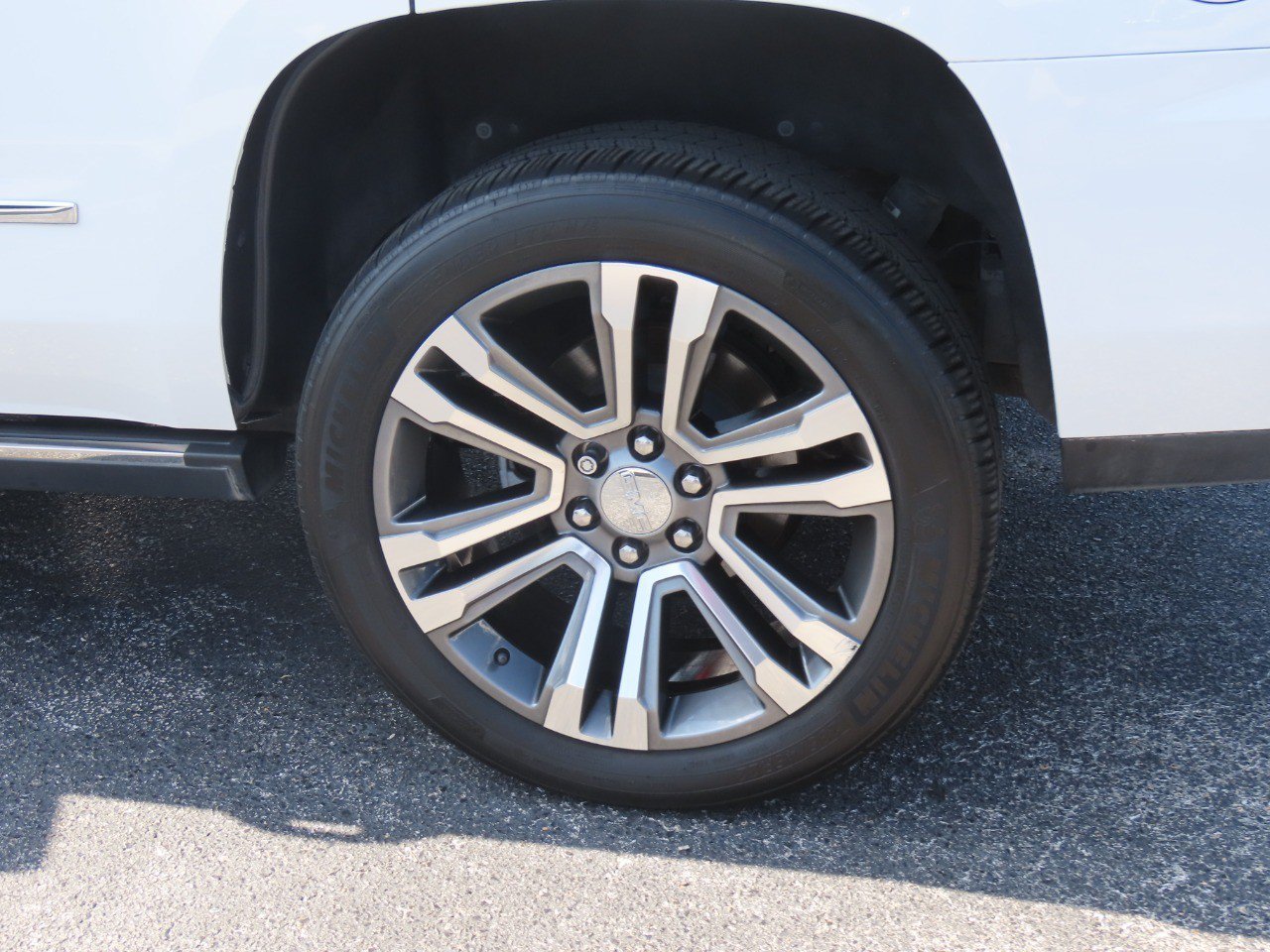 Used 2019 GMC Yukon Denali w/ Denali Ultimate Package AWD/4WD image 17