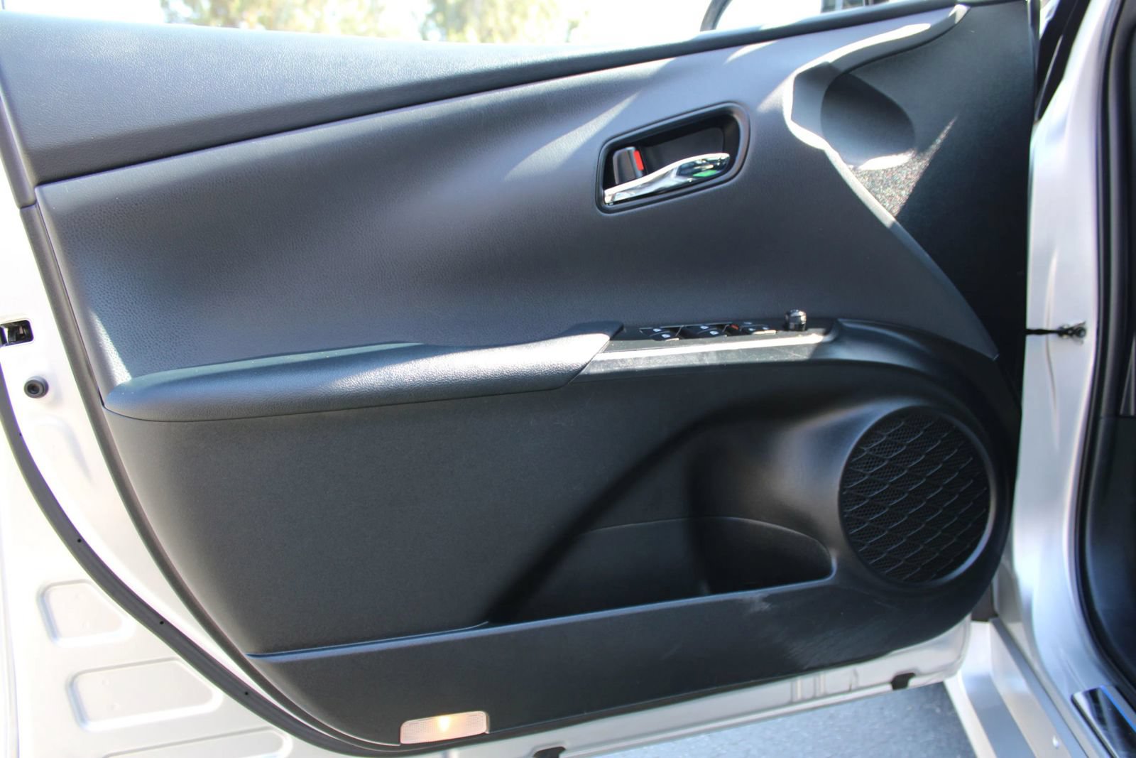 Used 2017 Toyota Prius Prime Advanced FWD image 6