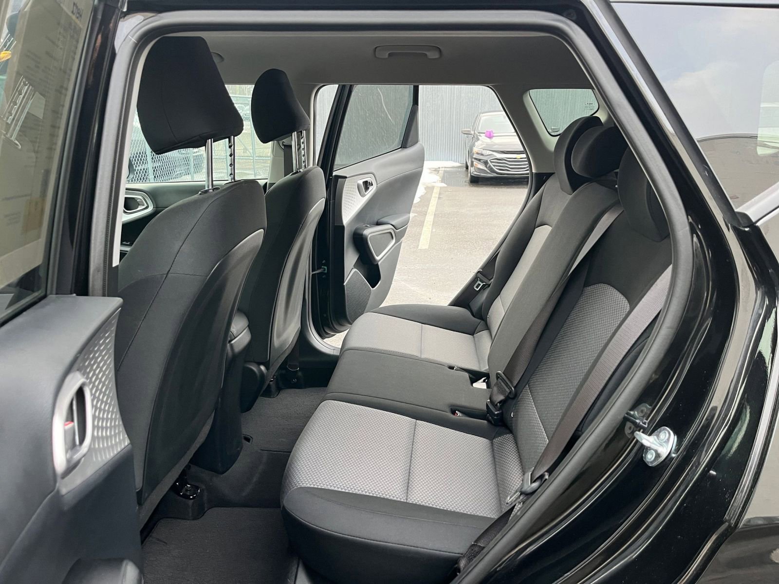 Used 2025 Kia Soul LX w/ LX Technology Package FWD image 23