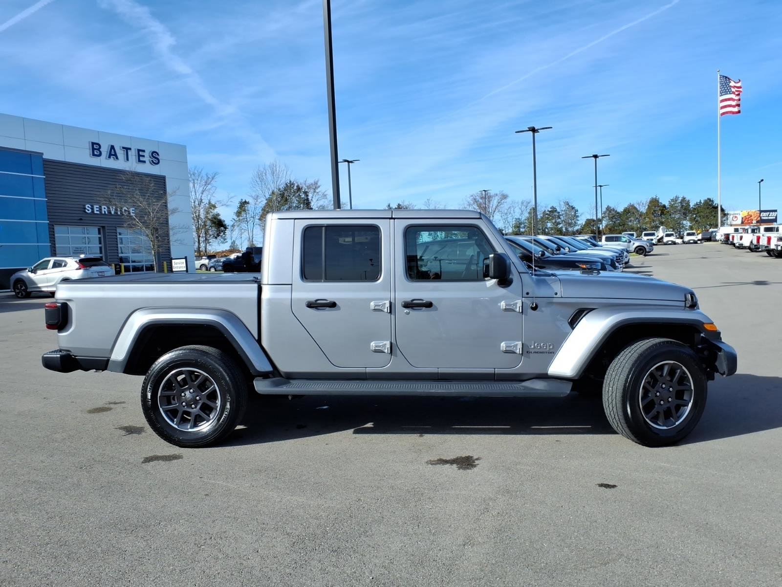 Used 2020 Jeep Gladiator Overland image 2