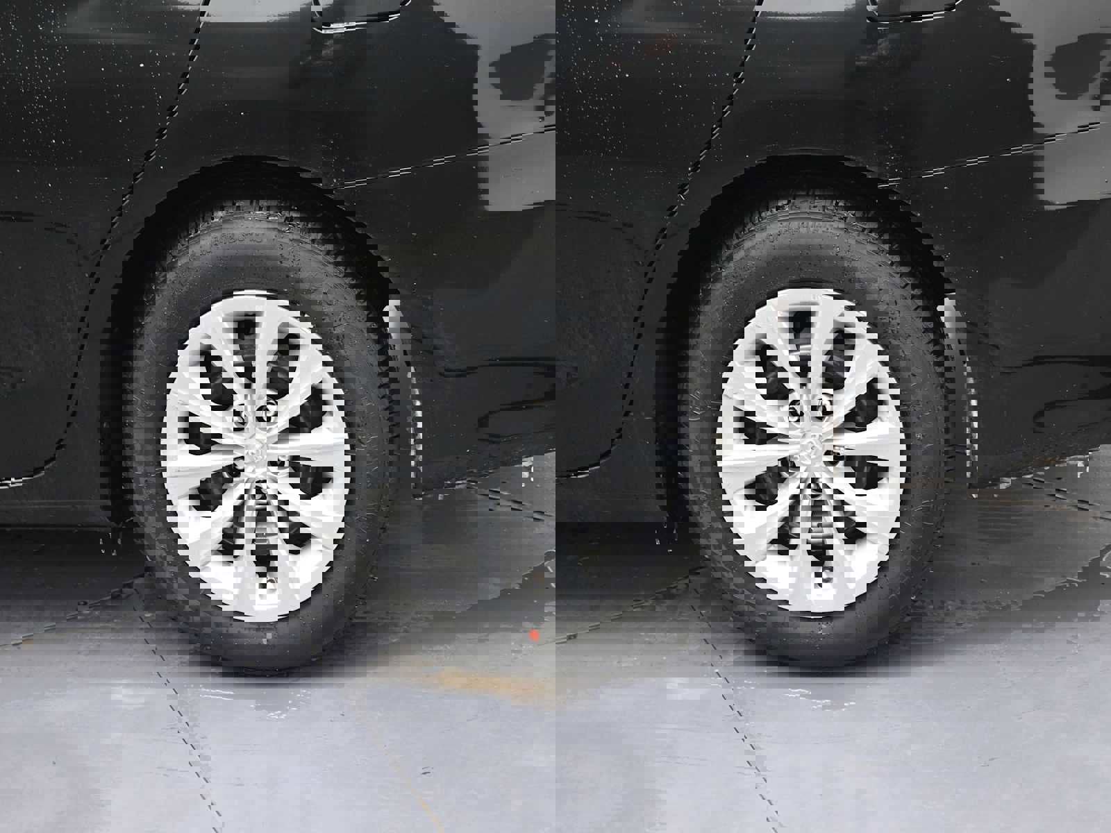 Used 2016 Toyota Camry LE image 5