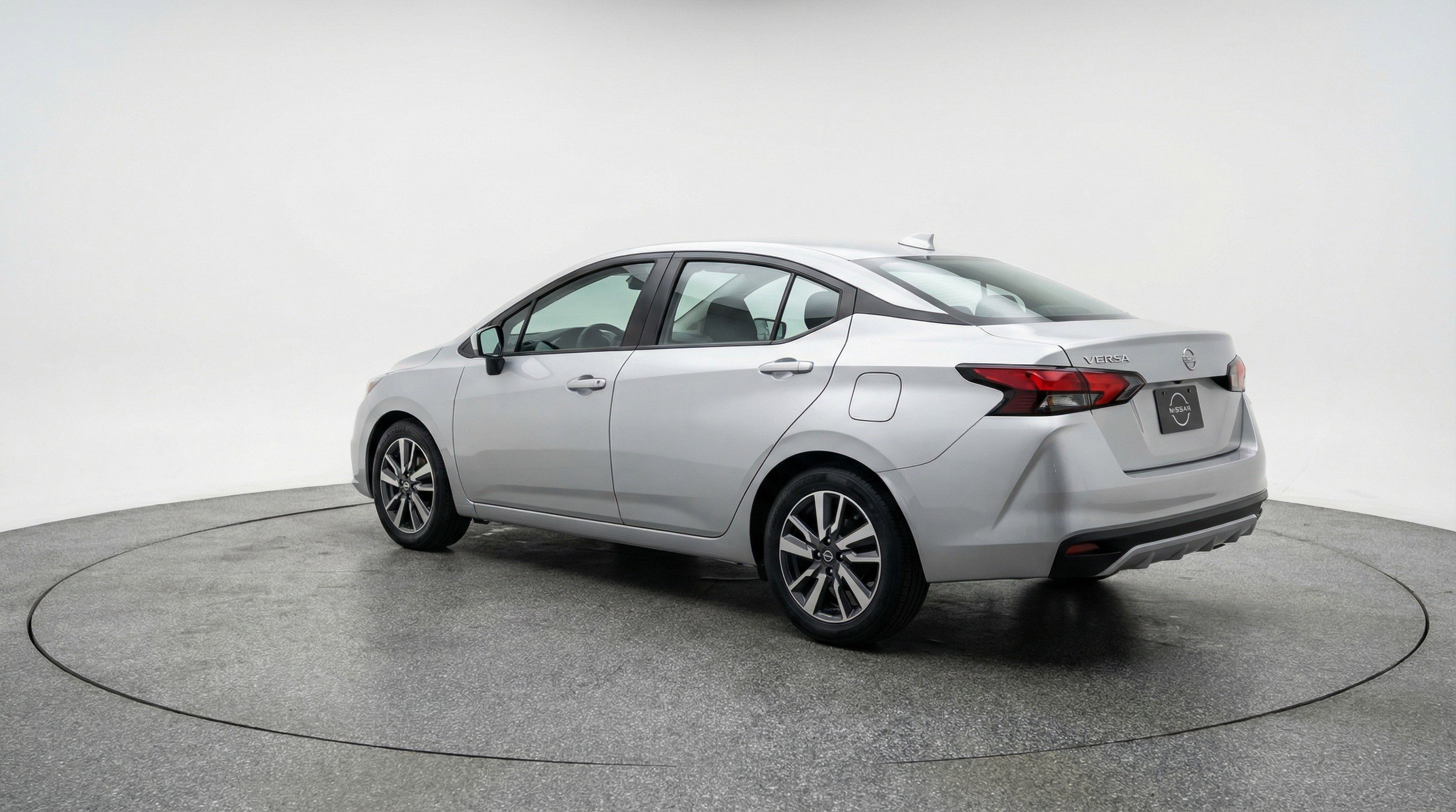 Used 2025 Nissan Versa SV image 6