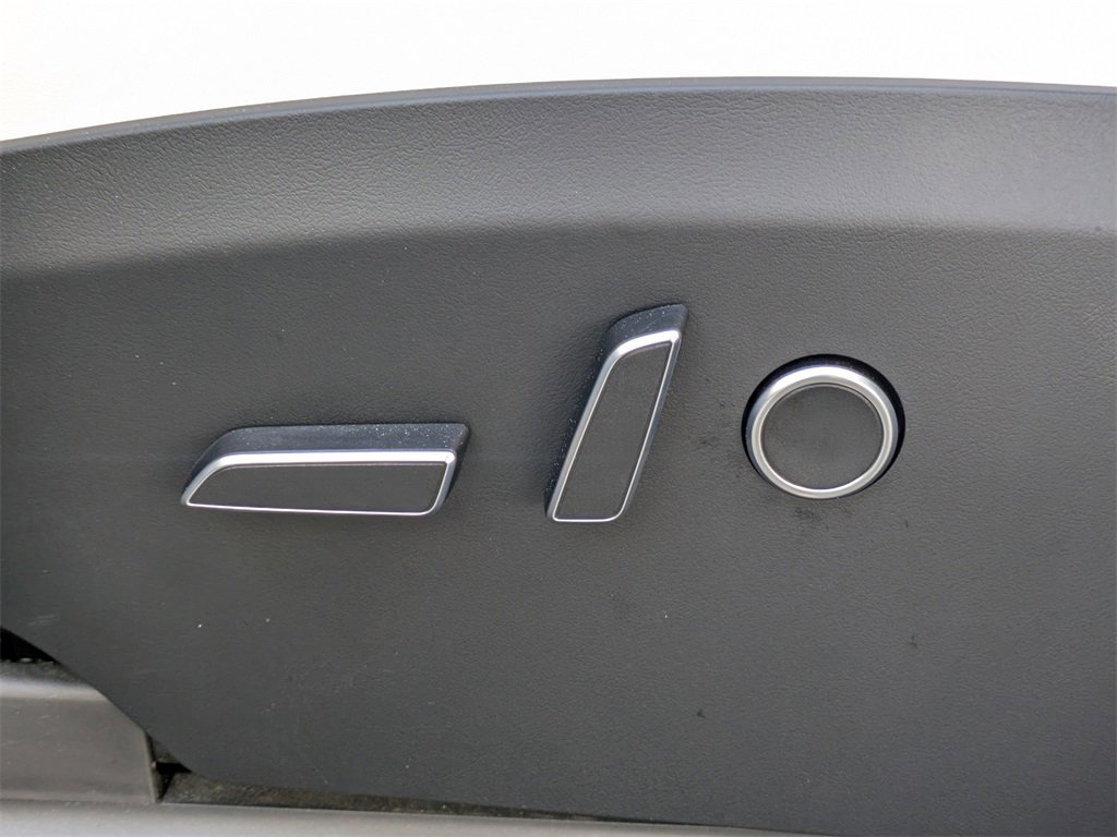 Used 2022 Tesla Model X Plaid image 24