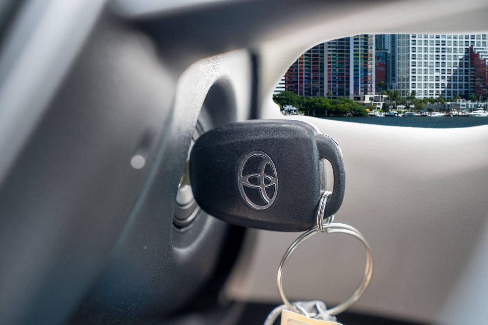 Used 2023 Toyota Corolla Cross L FWD image 31