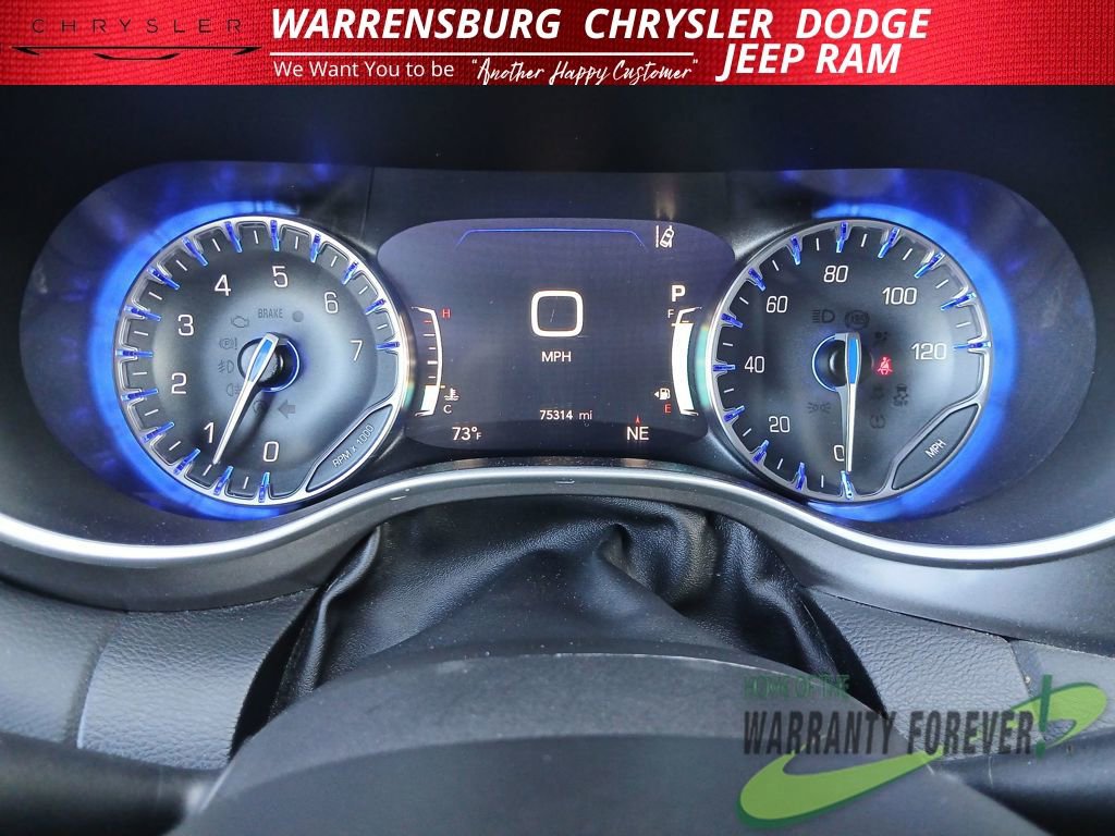 Used 2023 Chrysler Pacifica Touring-L image 19