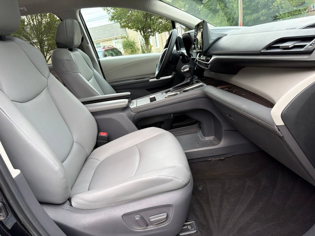 Used 2021 Toyota Sienna XLE AWD/4WD image 28